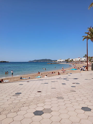 Platja de ses Figuerettes Beach, Ibiza Town. Solo Travelling